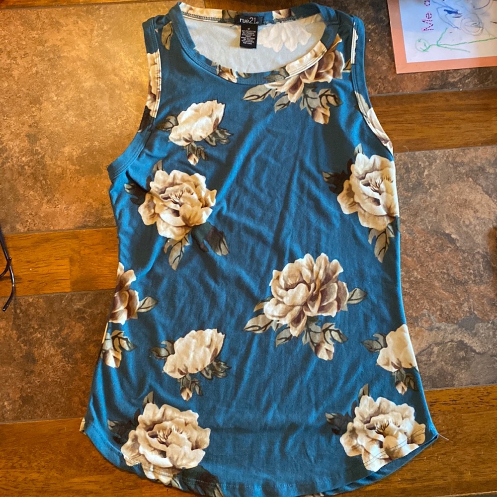 Women’s sleeveless casual top